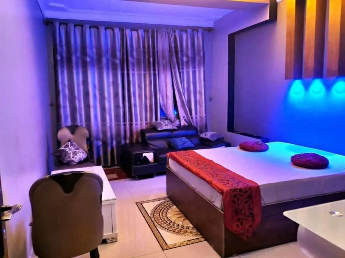 Baileys Suites And Guest Rooms Кампала Гостевой дом